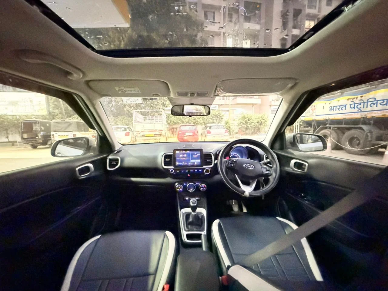 Hyundai Venue - Thumbnail 8